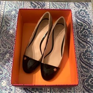 NWT! | Tory Burch | Claremont Wedge | Beige/Black